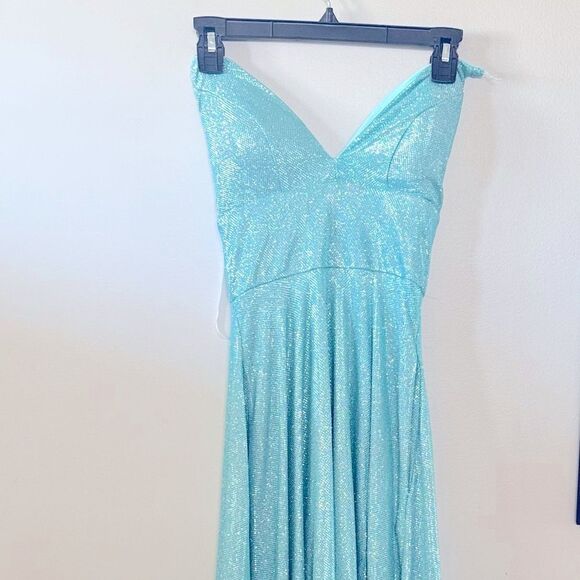 B DARLIN Juniors' High-Slit Glitter Long Gown Seafoam Silver NWD 1/2 - Picture 3 of 10